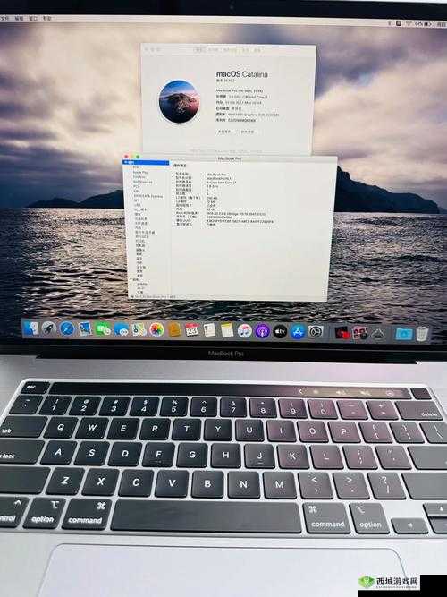 18 岁 MacBook Pro 陪伴 45 岁生活之人夜晚独看视频