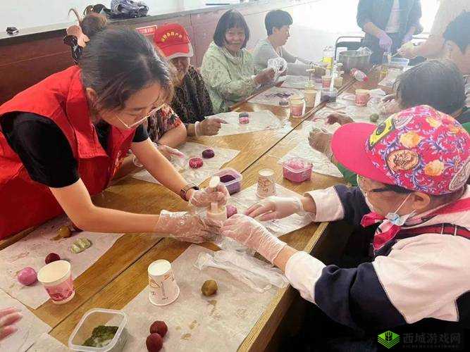 妈妈女儿齐上阵共做月饼话亲情：温馨时刻传递浓浓家味道